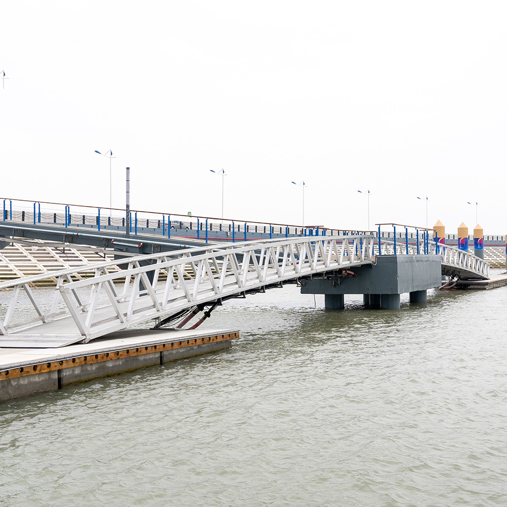 Anti-Slip Surface WPC Decking Aluminum Gangway Marina Dock Floating Pontoon Bridge