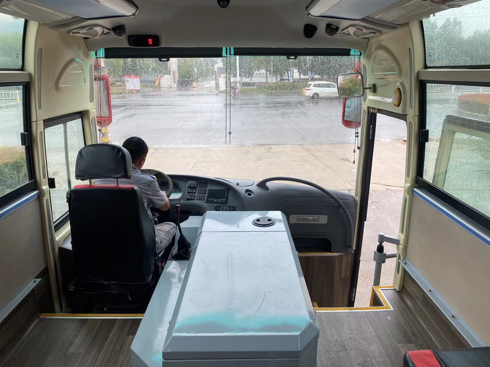 12m Diesel Buses with 12450*2550*3790mm Overall Dimensions and 295/80R22.5-18PR Tyres