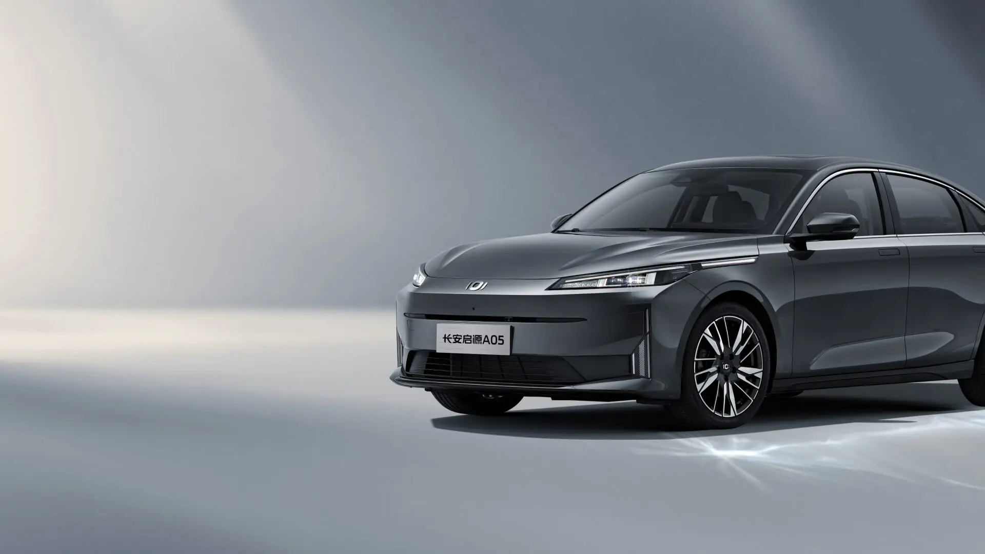 Power-saving Changan QIYUAN A05 Hybrid Car Touch Screen and ACC Cruise Control for Efficiency