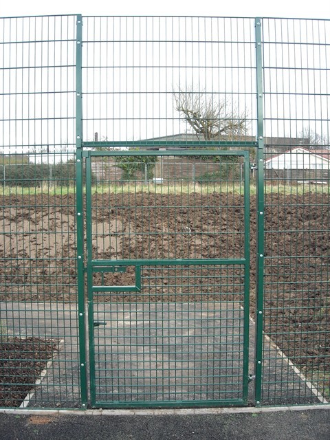 8ft High Fence Panels , 50x200mm Galvanized Mesh Panels