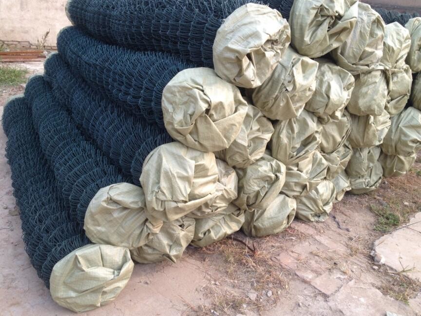 Zinc Coated 6ft 8ft Diamond Chain Link Fence 15m Roll Cyclone Wire Mesh