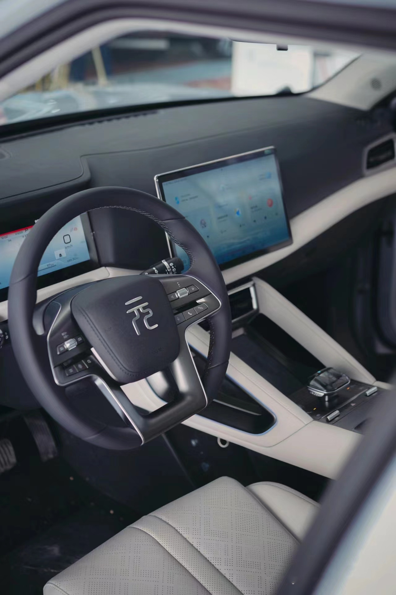 2024 BYD Yuan up Electric Speed 5-Seat Subcompact Crossover 301KM Fwd with Energy Vehicle Small SUV Fast Charging 0.5h