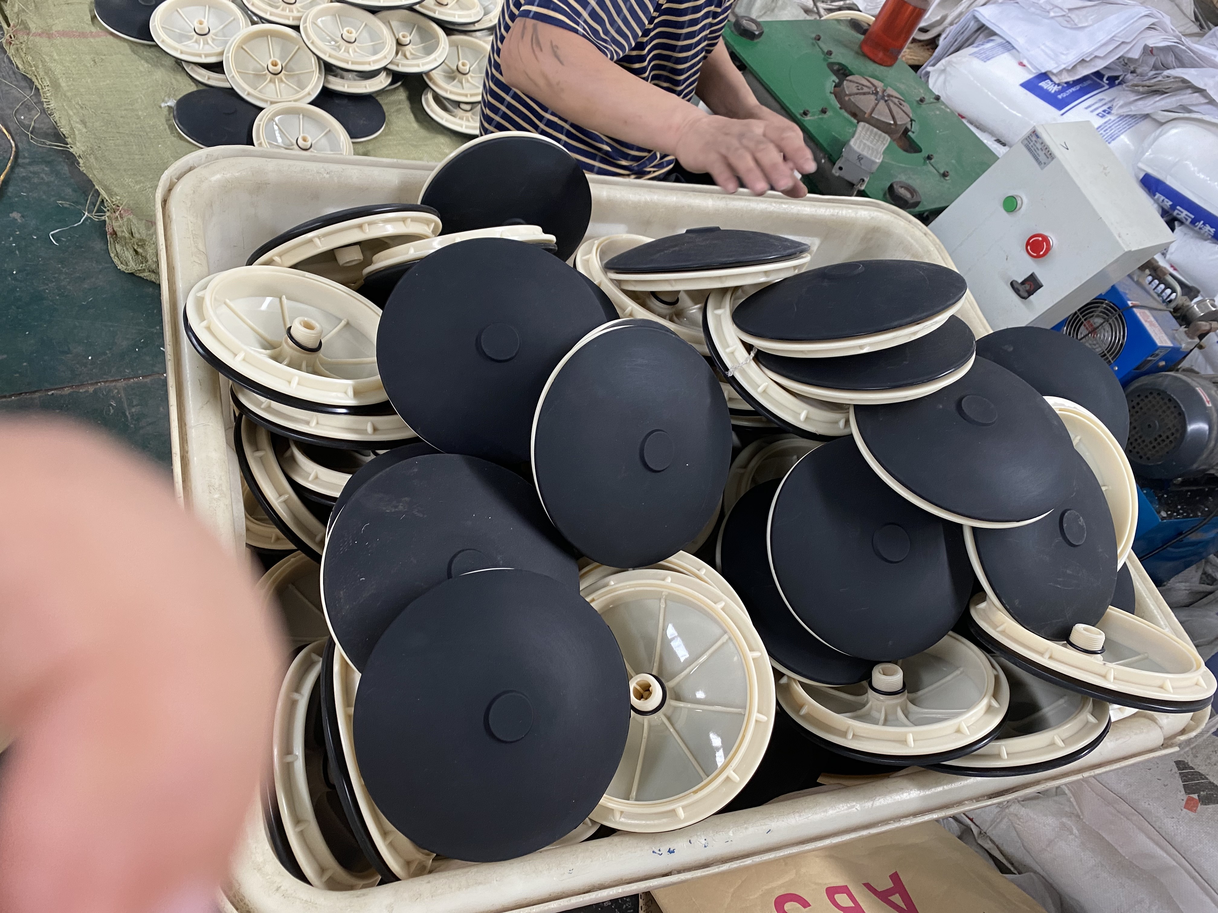 High Oxygen Nano Micro Bubble Diffuser Aeration Head Trays Flat Plate Disc Type Diaphragm Disk Aerator