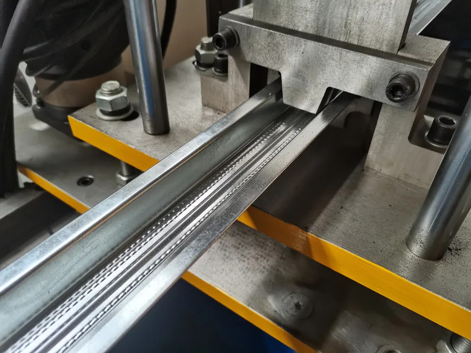 Customized Steel C Channel Forming Machine PLC For Stud And Track
