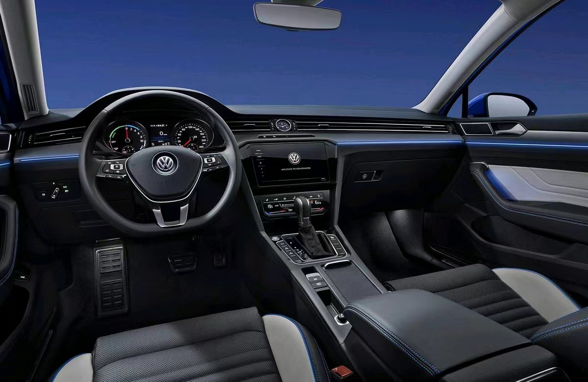 Normal Cruise Control and Rear Camera Customizable 2024 Magotan GTE for FAW Volkswagen