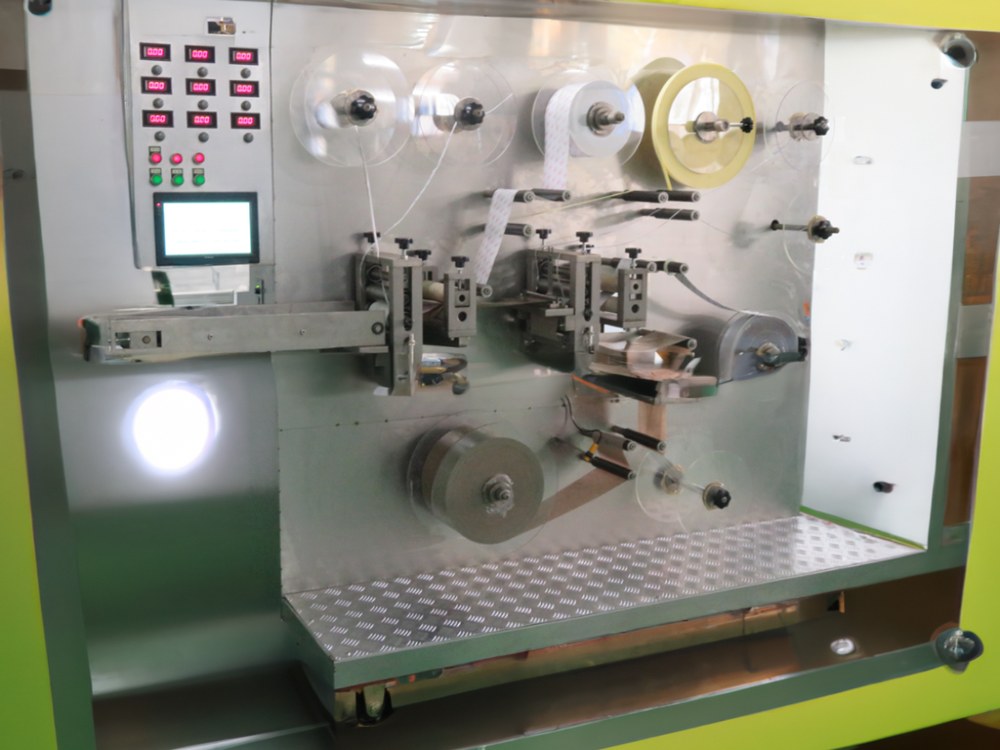 3.5KW Fully Automatic KC-G-B Medical Herbs Patch Making Machine for Pain Relief Plaster