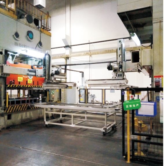 Three Axis Stamping Robot High Durability Steel Material 500Kg Net Weight