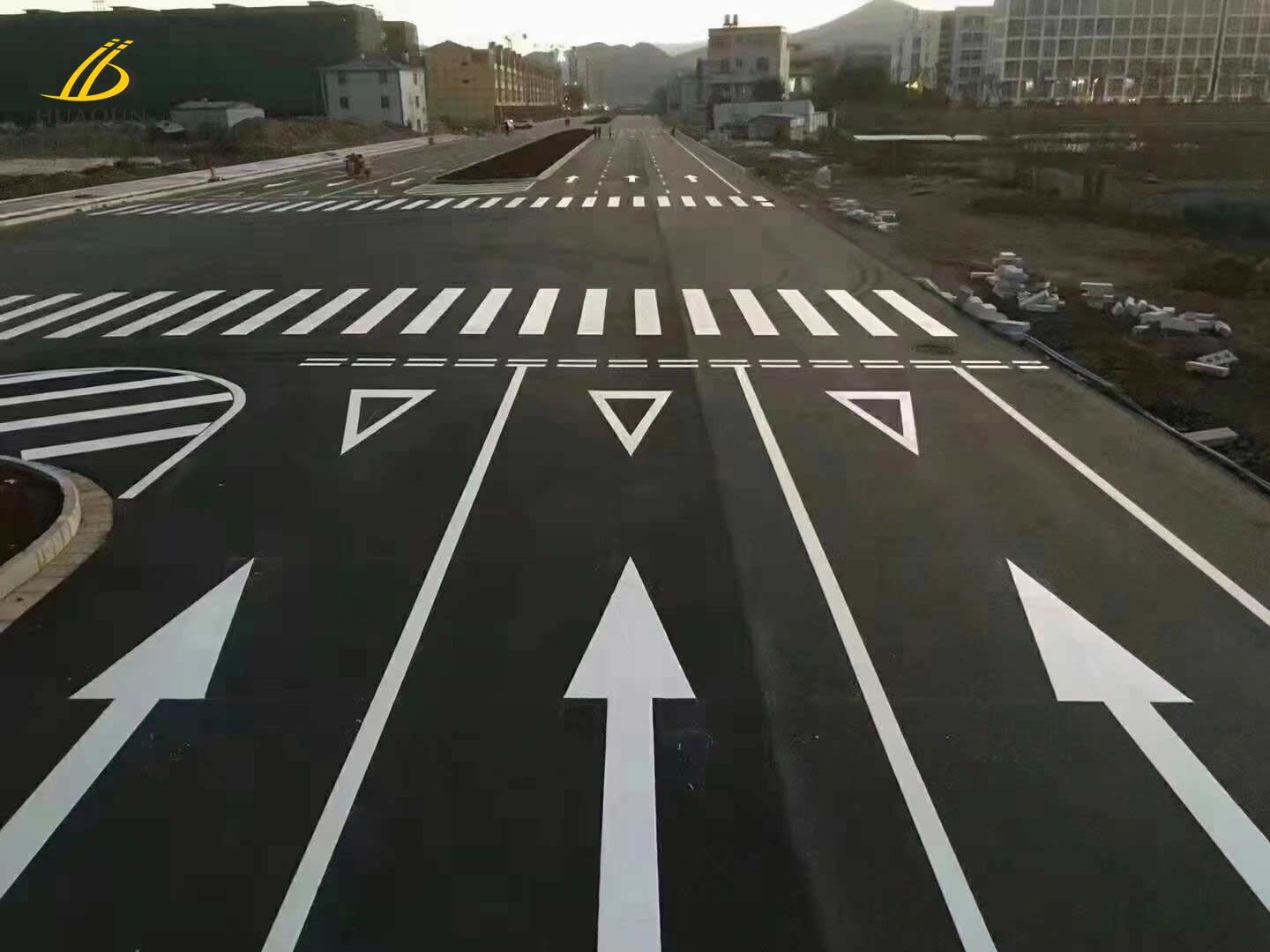 Traffic Reflective Hot Melt Paint Customized Standard Thermoplastic Paint