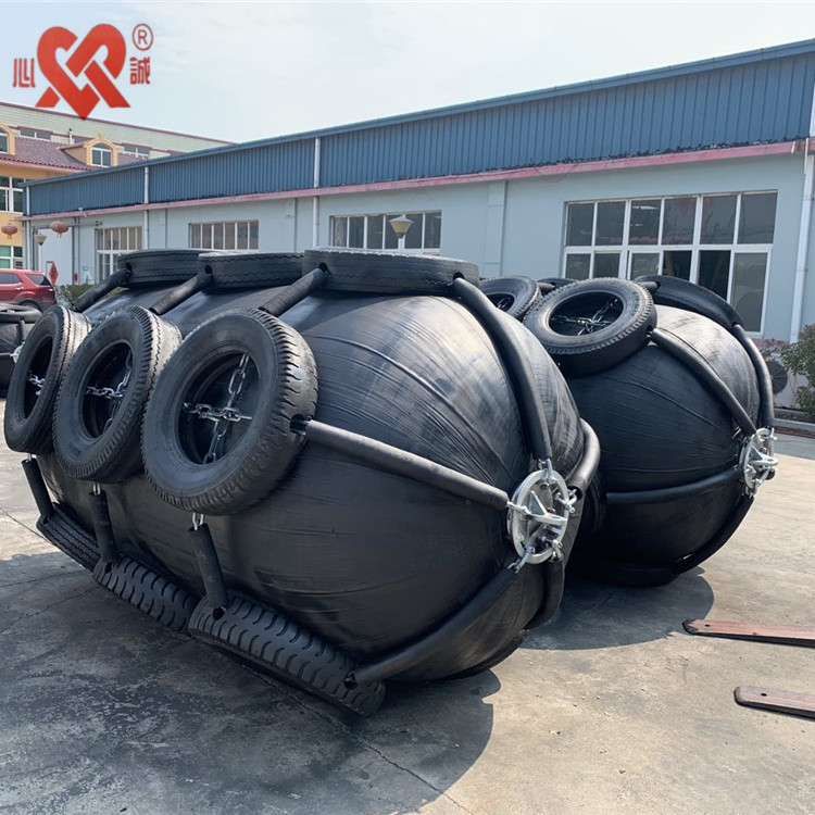 Low Reaction Force Yokohama Pneumatic Fenders with Chain and Tyres