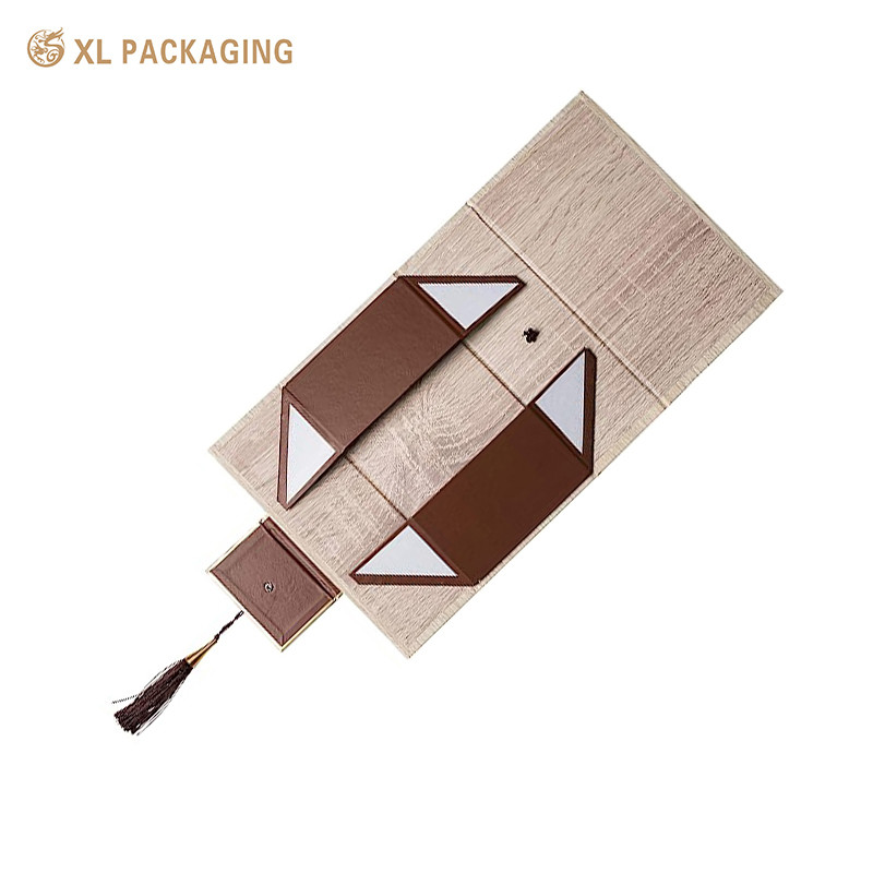 Custom Cardboard Paper Storage Boxes For Bottles Wine , Gift Foldable Box With Strings And Button