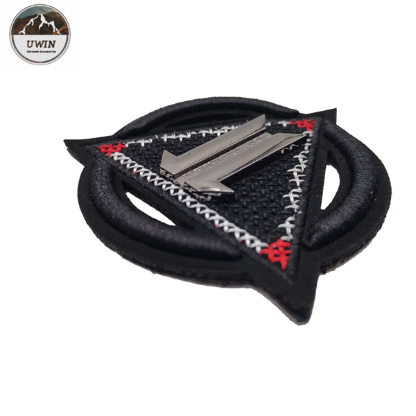 Eco Friendly Material 3D Embroidery Patches Sew On Backing With Metal Label