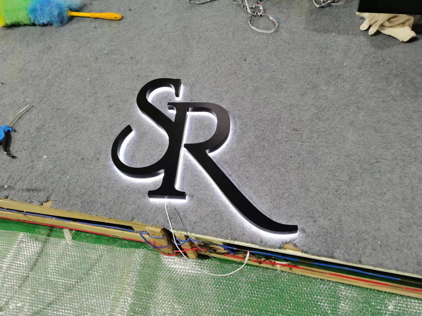 Custom 3D LED Light up Letters Wall Logo Outdoor Advertising Logo Electronic Sign 3D Backlit Metal Letter
