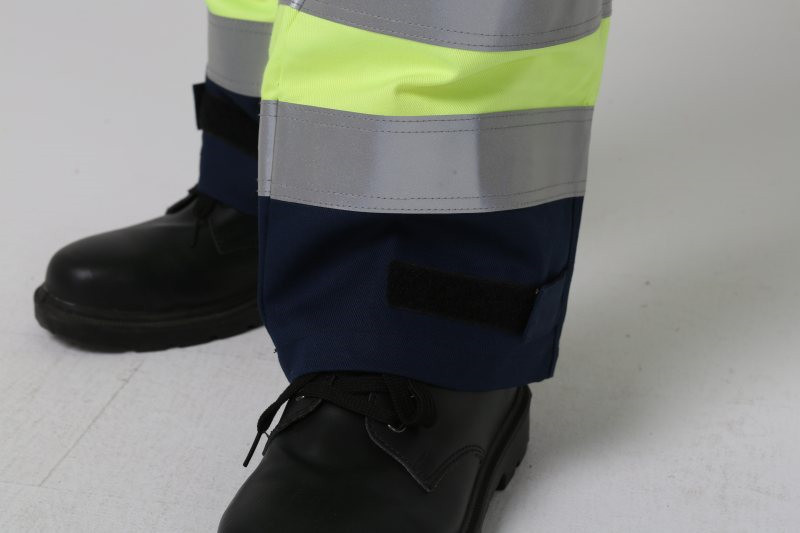 Anti Static Mens Work Pants With Reflective Stripes , EN11611 Reflective Fr Clothing
