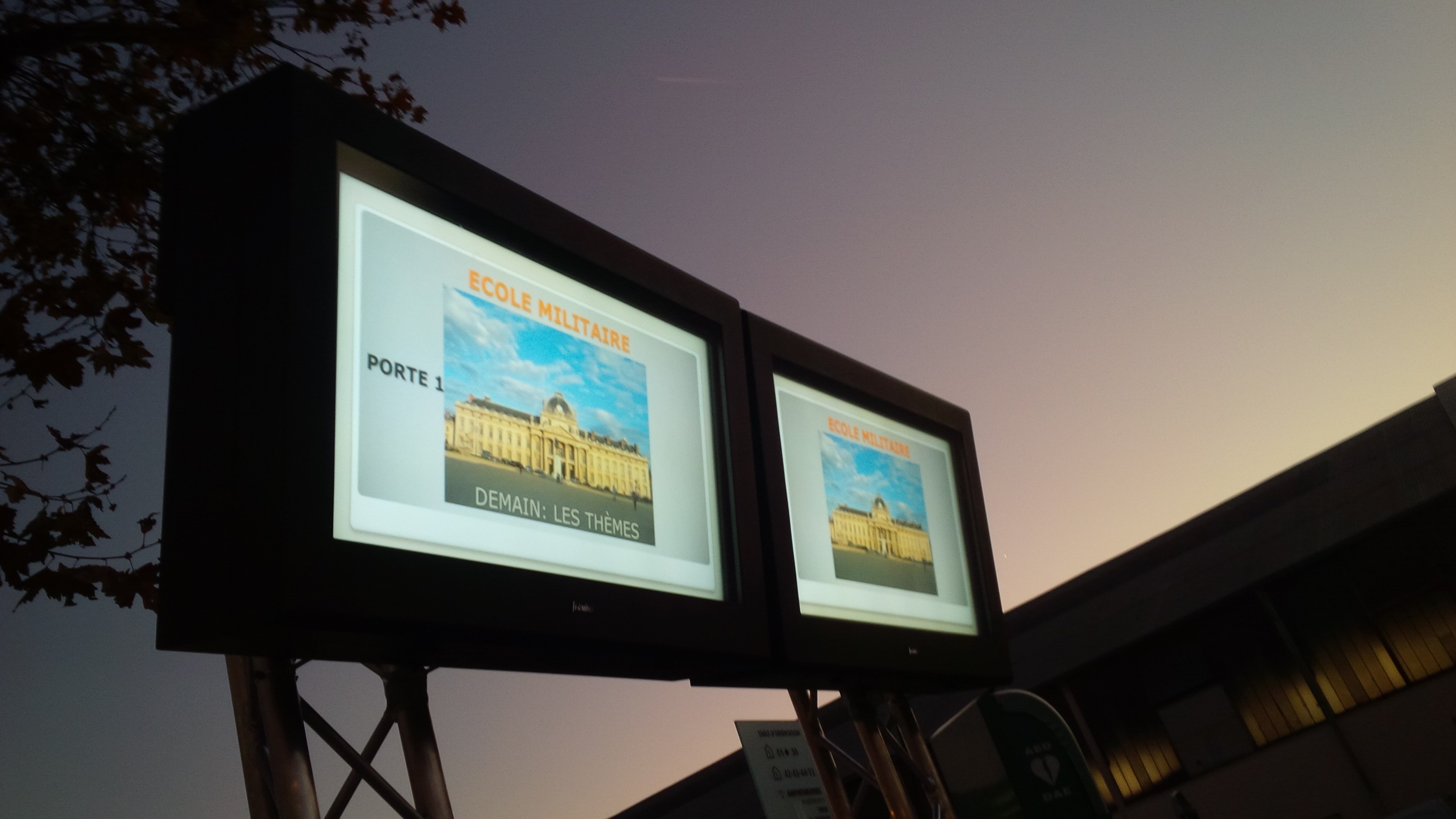 43" Outdoor Wall Mounted Digital Signage Lcd Touch Screen High Brightness 43inch Waterproof Ip55