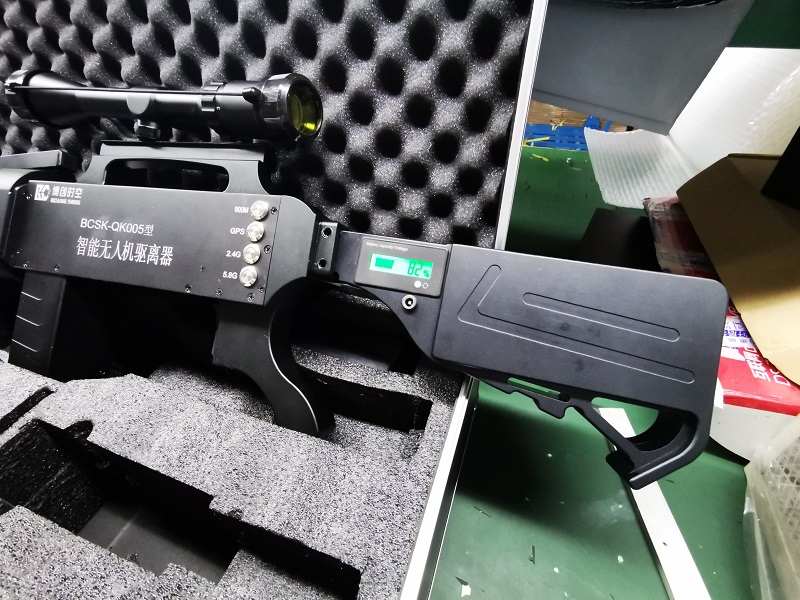 UAV reaction equipment 900m / 1.5g/2.4g/5.8g electromagnetic wave emission drives away the returning UAV aircraft