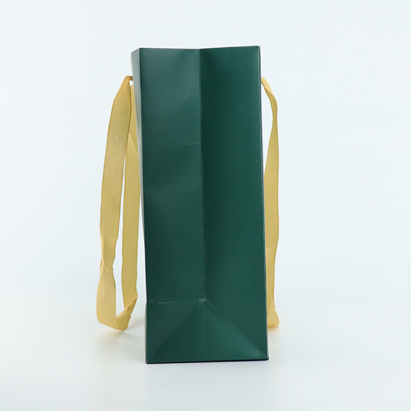 ODM Luxury Printed Custom Logo Paper Bag Reinforced Bottom ISO9001