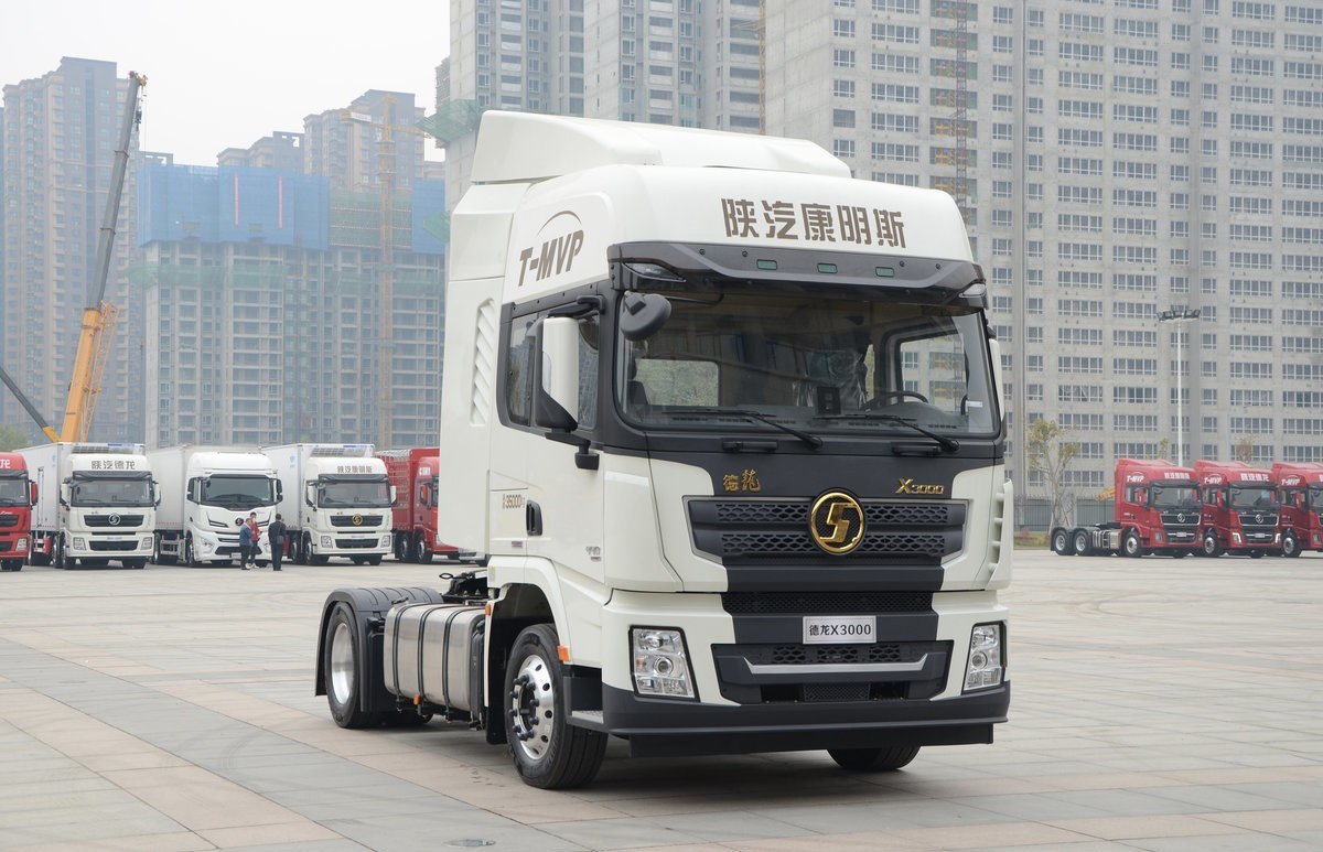 Shacman X3000 Tractor Truck Euro 5 with 6 Cylinders and 25000 kg Gross Vehicle Weight