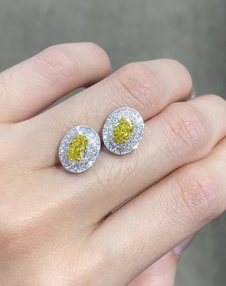 Oval Brilliant Cut Lab Diamond Jewelry Diamond Stud Earrings 0.5ct VS1