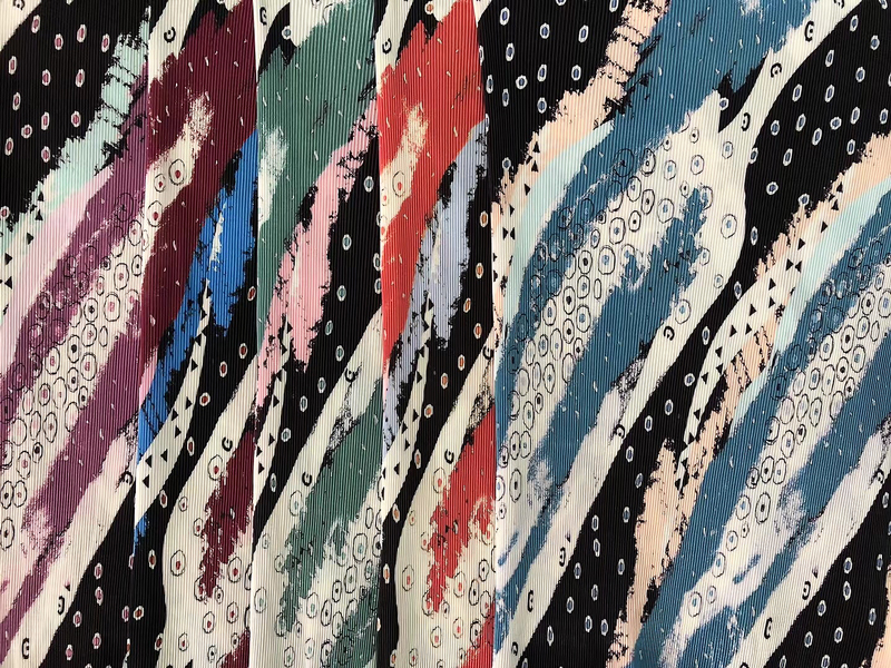 Floral Dots Geometric Print Crepe Woven Fabric Tie Dye 250gsm For Garment