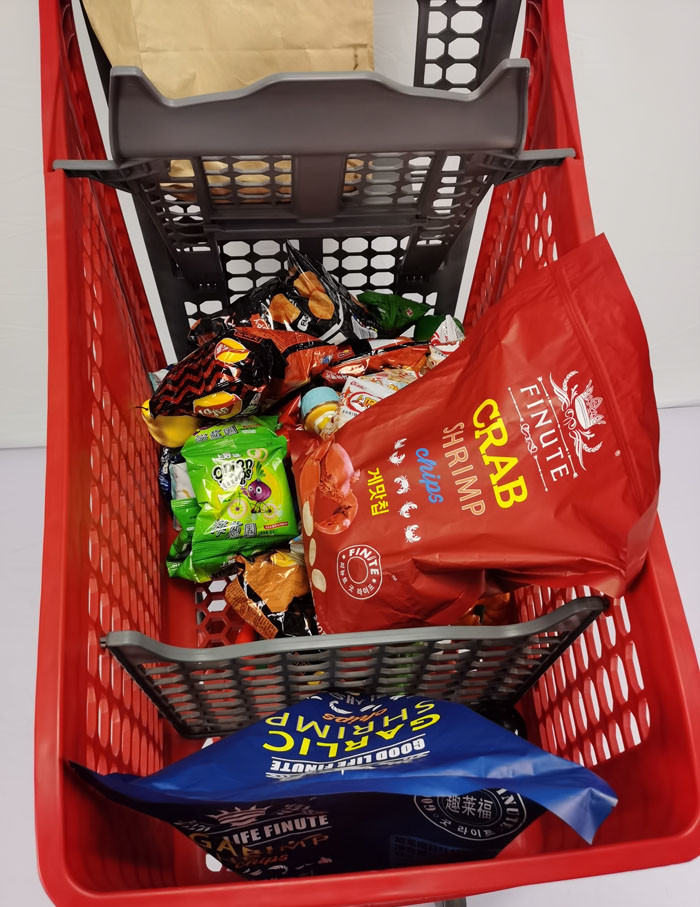 Supermarket Plastic Basket Trolley Lightweight With Plastic Partition OEM ODM