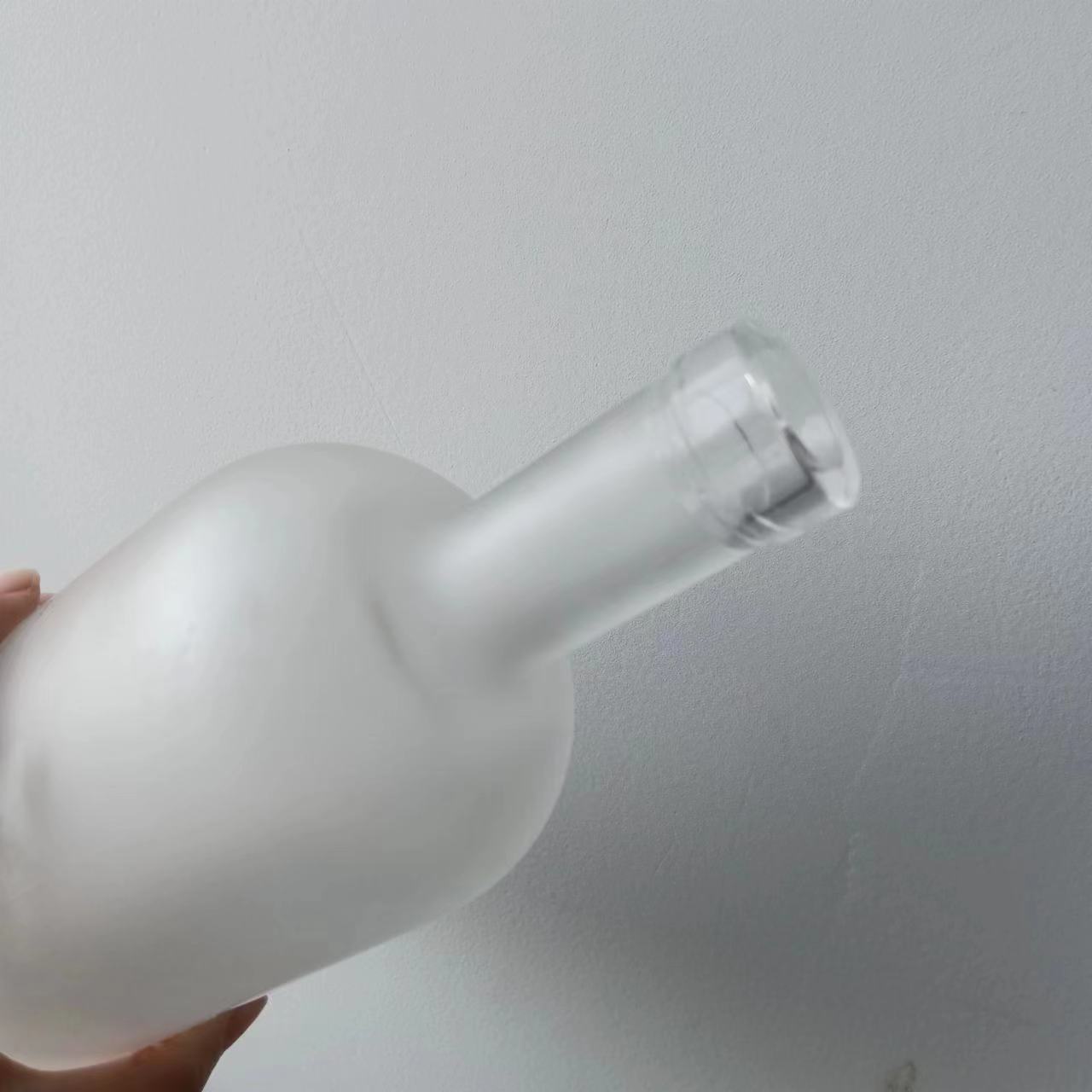 Rubber Stopper Sealing Type Transparent Frosted Glass Wine Bottles for Beverage 100ml 750ml 500ml