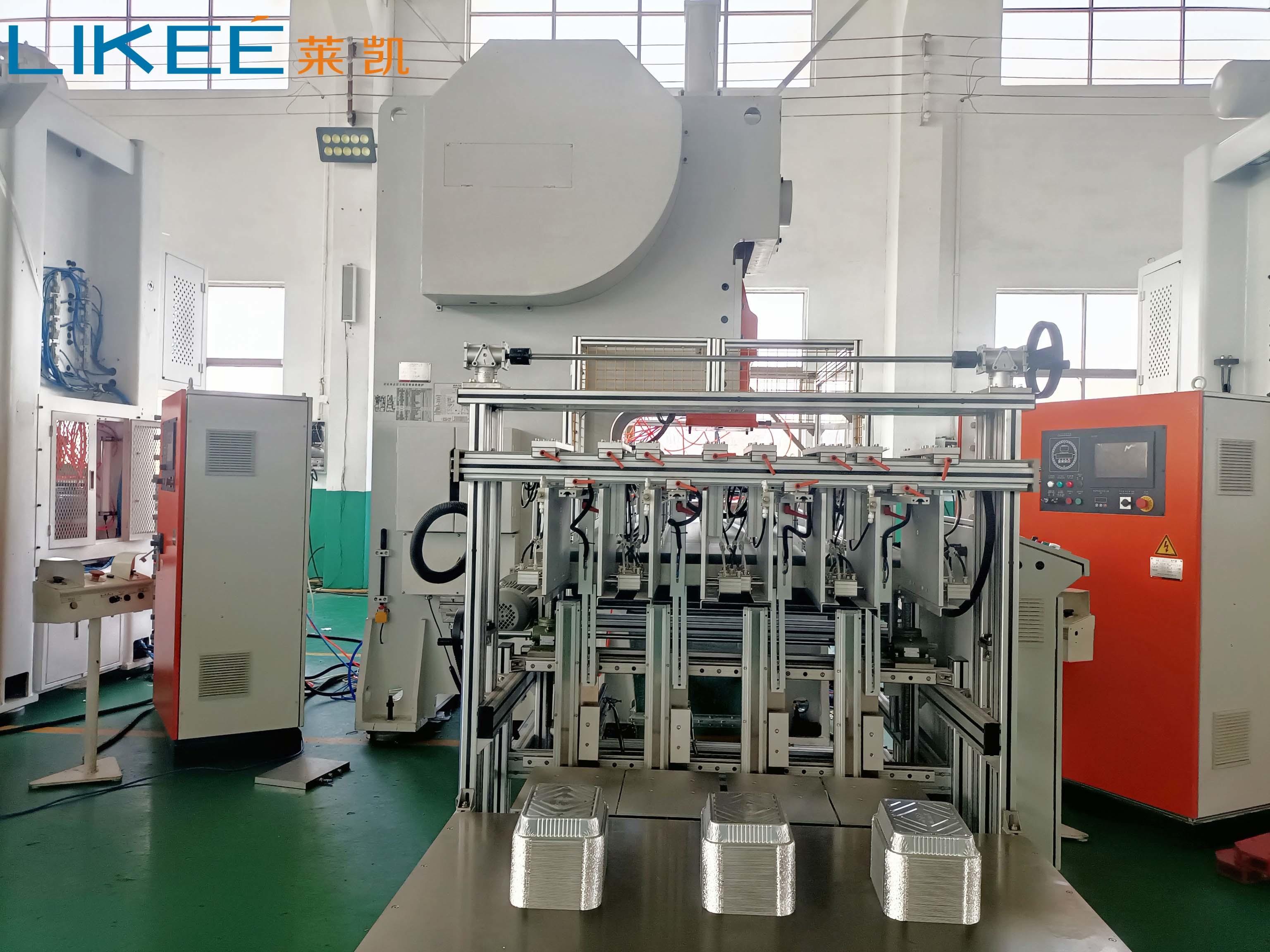 Max 1600mm Roller Aluminum Foil Container Production Line 12300KG Body Weight