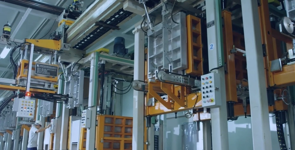 Vacuum Forming And Foaming Mould