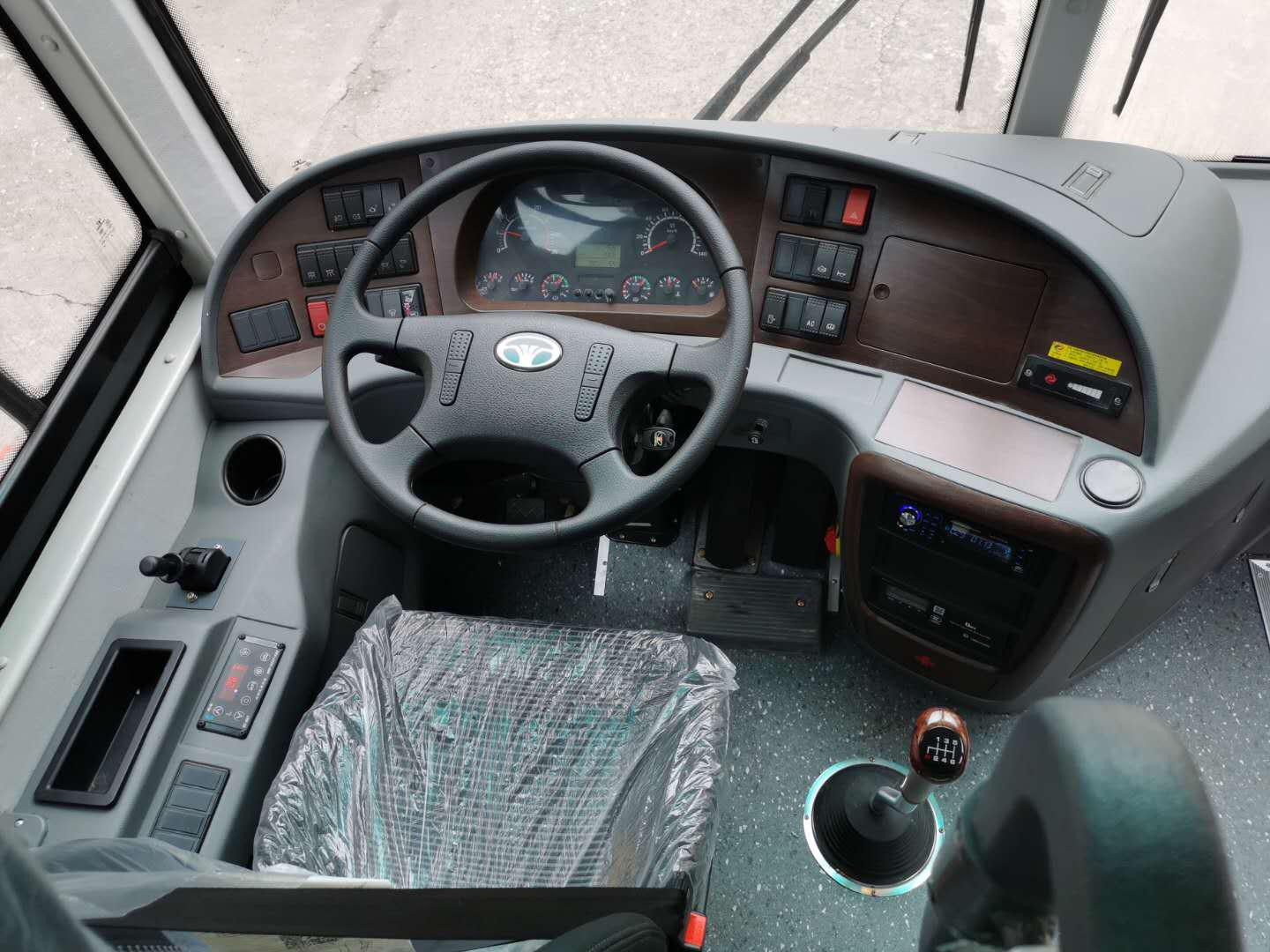 45 Seats Daewoo Coach Buses GDW6117 Coaster Double Decker Yutong Air Purifier