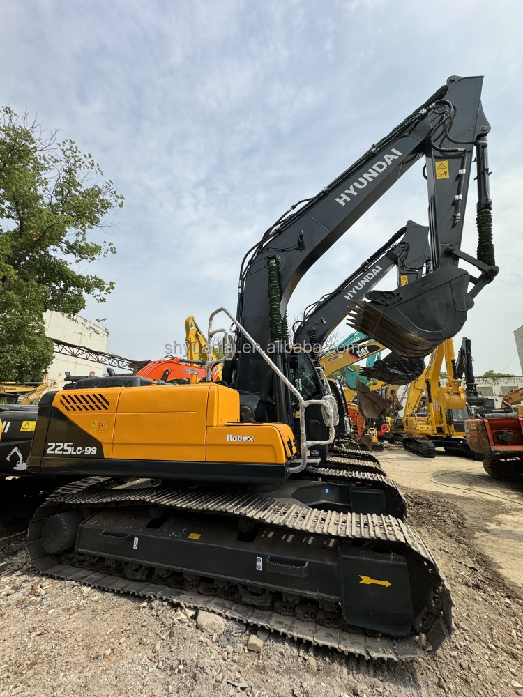 2022 Second Hyundai 225 Excavator Intelligent Control System And 1.05m3 Bucket Capacity