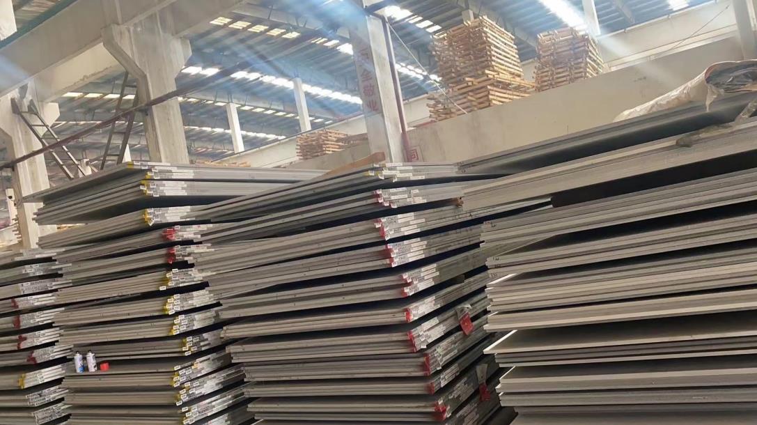 Galvanized Welded Steel Pipe ASTM DIN GB JIS Seamless Coated Pipe for Custom Length Services