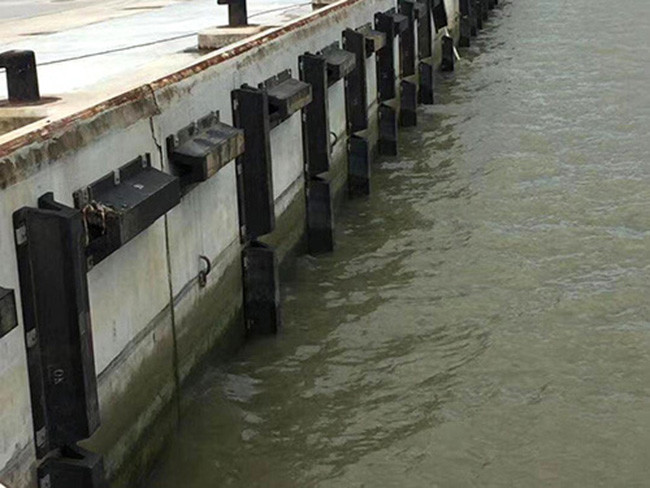 Hongruntong Powerful Arch Rubber Fender For Protecting Ships Of All Sizes
