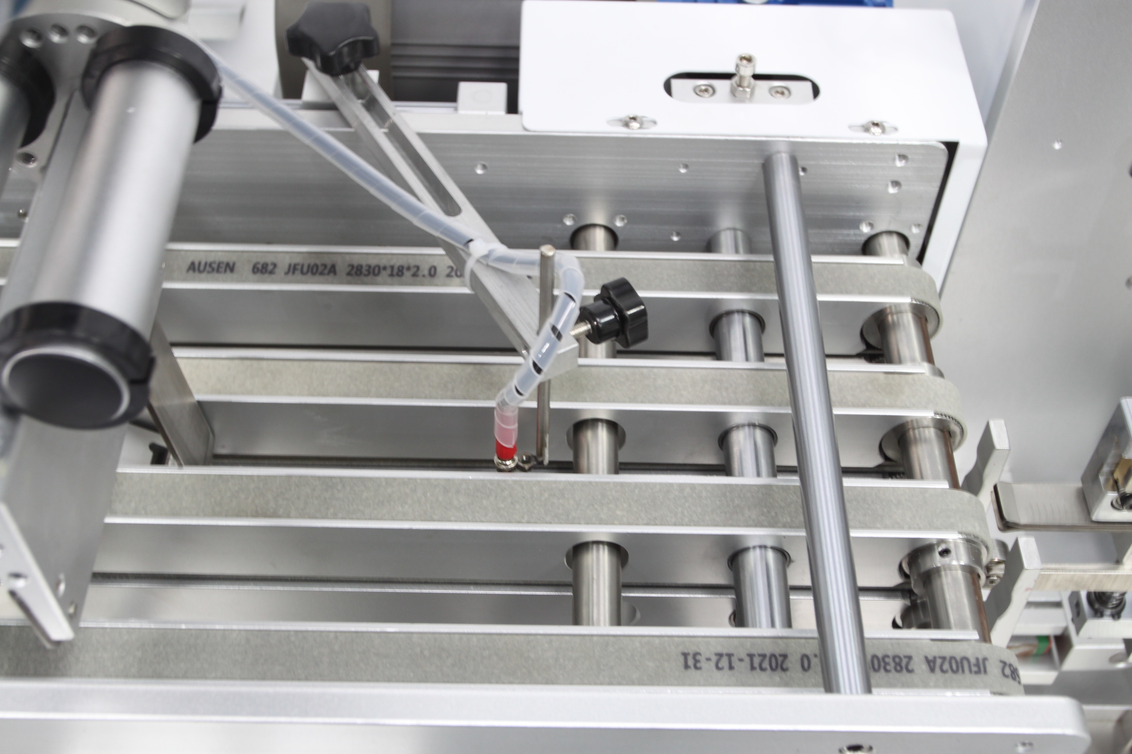 Durable Automatic Labeling Equipment Clamping Belt Conveying Type