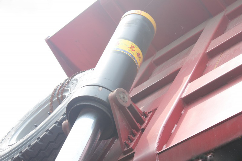 Tipper truck