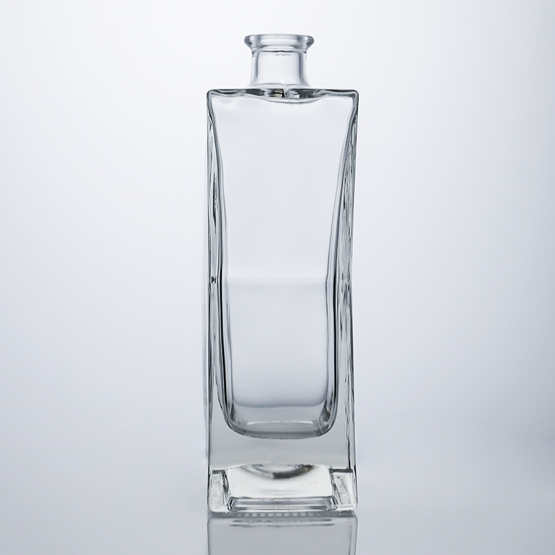 Customized Logo Glass Liquor Bottle Glass Material Cork Stopper Whisky Gin Rum Vodka