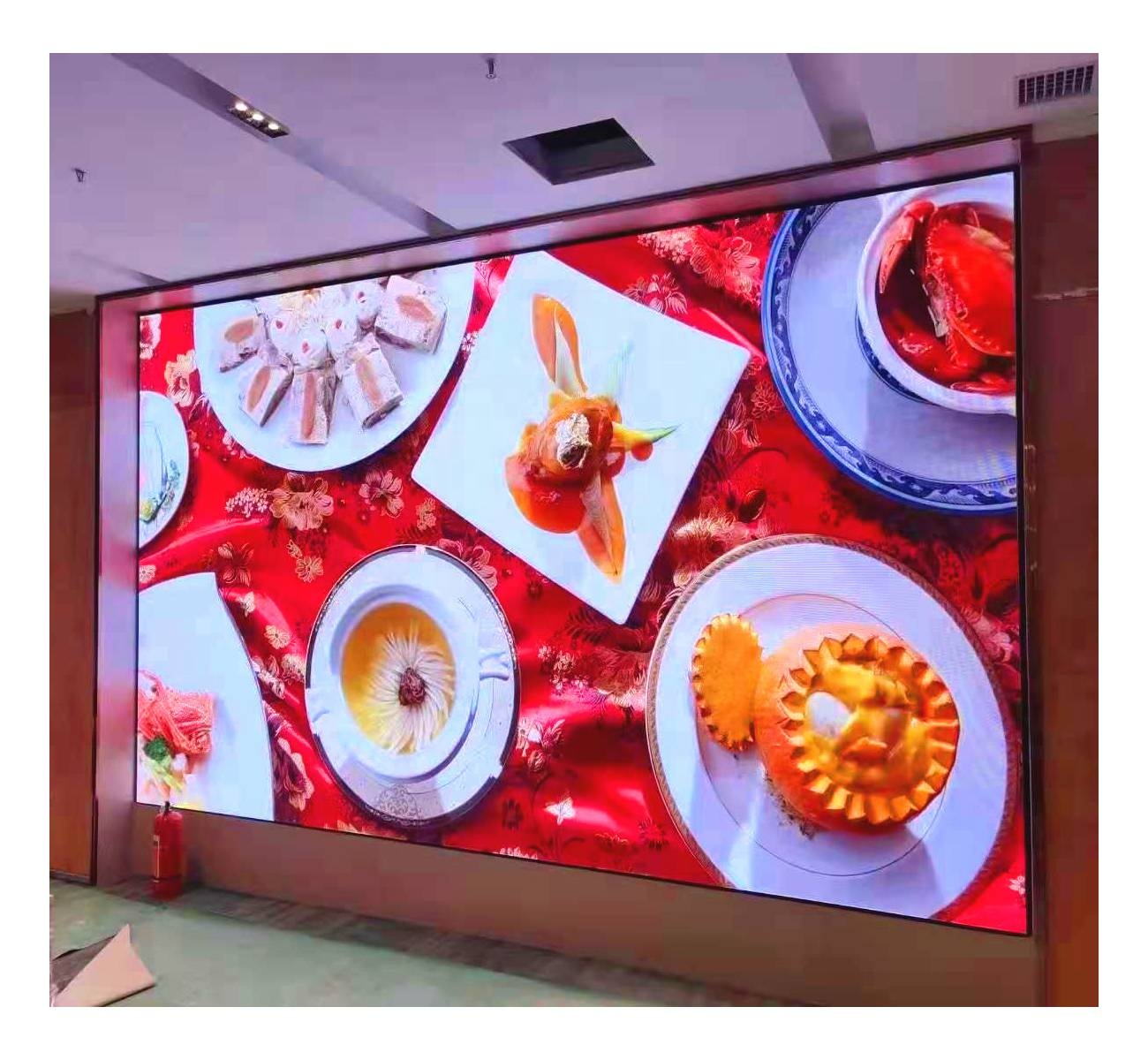 Small Spinning Fine Pitch Led Display Screen P1 P2.5 Indoor Muen Micro Totem