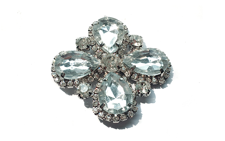 Four Leaf Flower Decorative Shoe Clips With Pretty Glittering Cryst