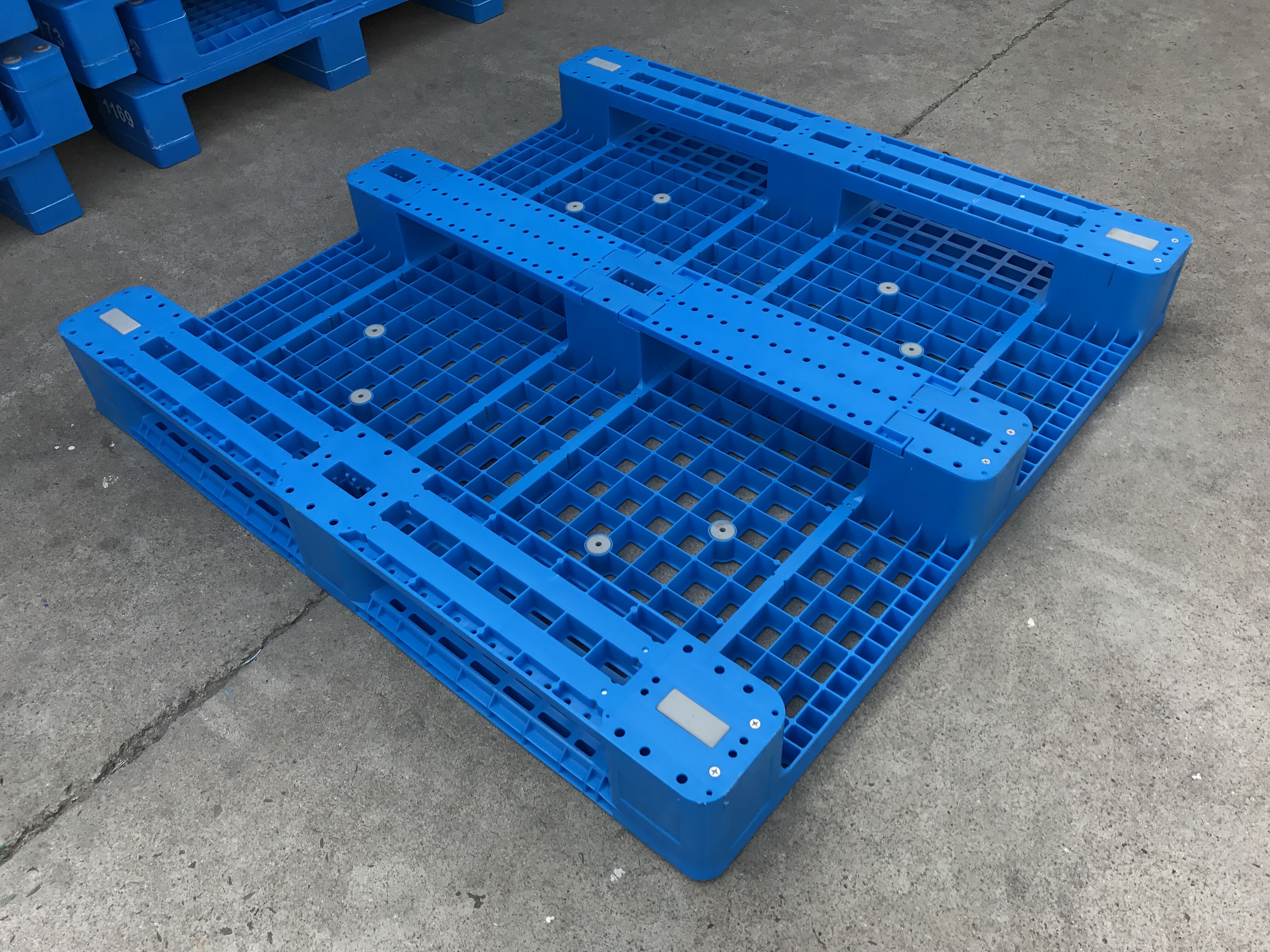 HDPE material three runners rack and transport plastic pallet