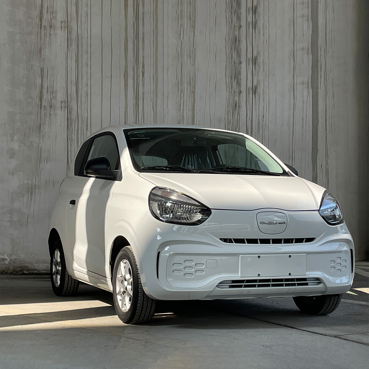 Two Seaters Mini Cars Roewe CLEVER MINI Electric Cars Adults with 311km Long Range NEDC and 5.5 Hrs Charging Time
