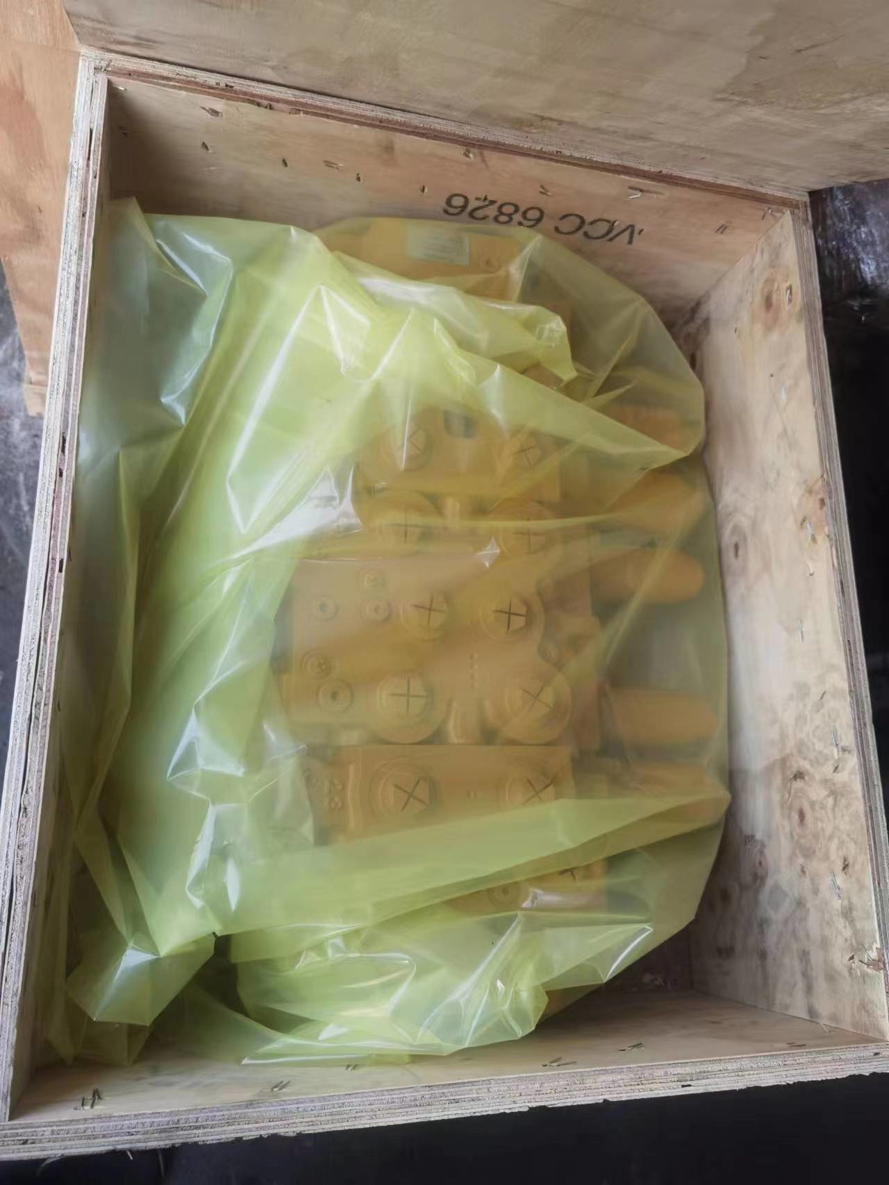 SK200-6 SK200-3 Main Control Valve For Excavator YN30V00084F1