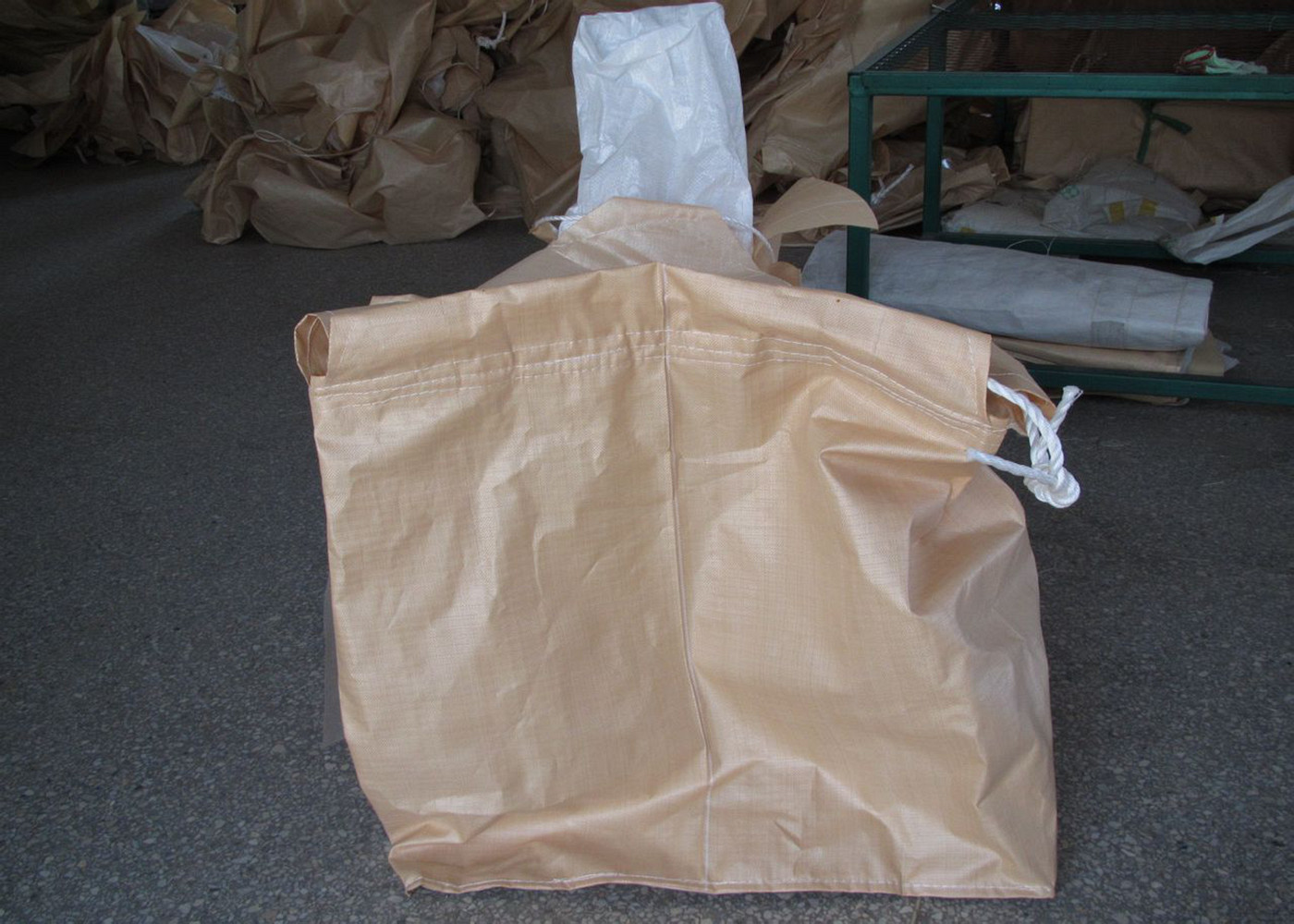 Two Ton Loading PP FIBC Jumbo Bags With Four Loops 10'' High / Fully Belted