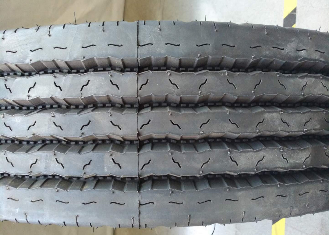 All Axle Wheel Heavy Duty Truck Tires , Lite Truck Tires 8.25R16LT Long Service Life