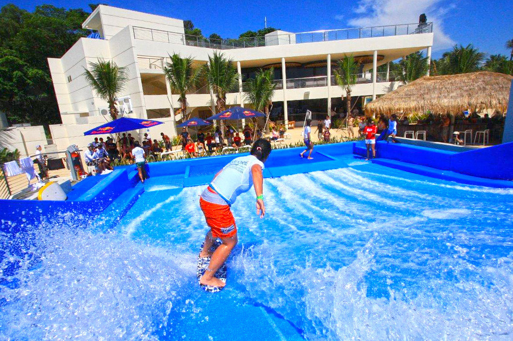Attractive Surfing Flowrider Water Ride Extreme Sport Fun 21.7m * 13.4m For Water Park