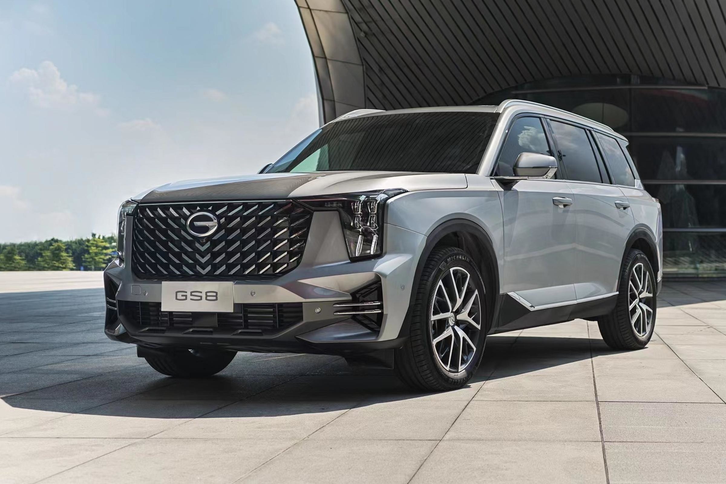 The 2023 GAC Trumpchi GS8 2.0T 7 Seat Large Luxury SUV Is Available In Two Wheel Drive And Four Wheel Drive.