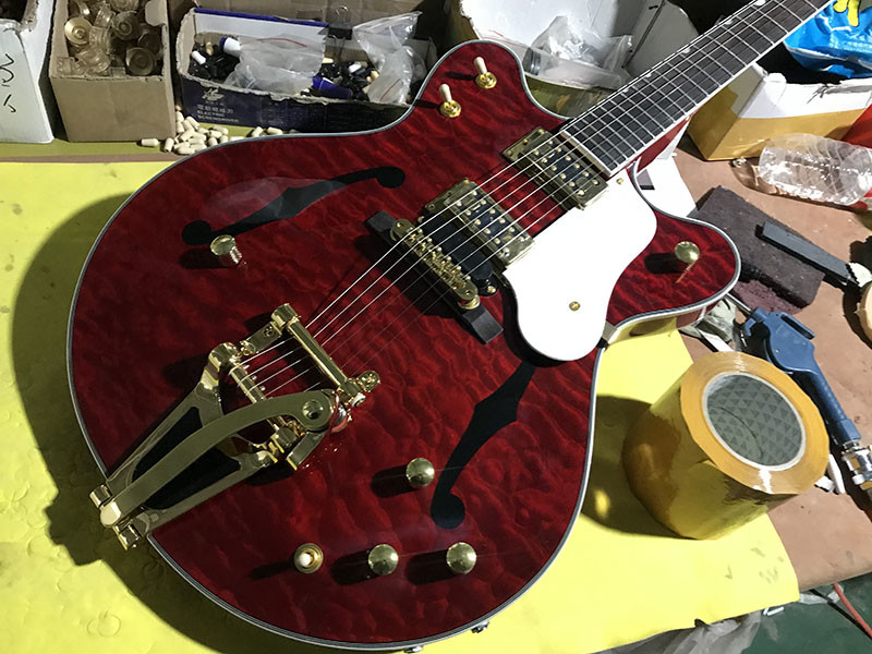 Custom Double F Hollow Body Jazz Eelectric Guitar with Golden Tremolo Quilted Flamed Maple Top Gret Style Guitar