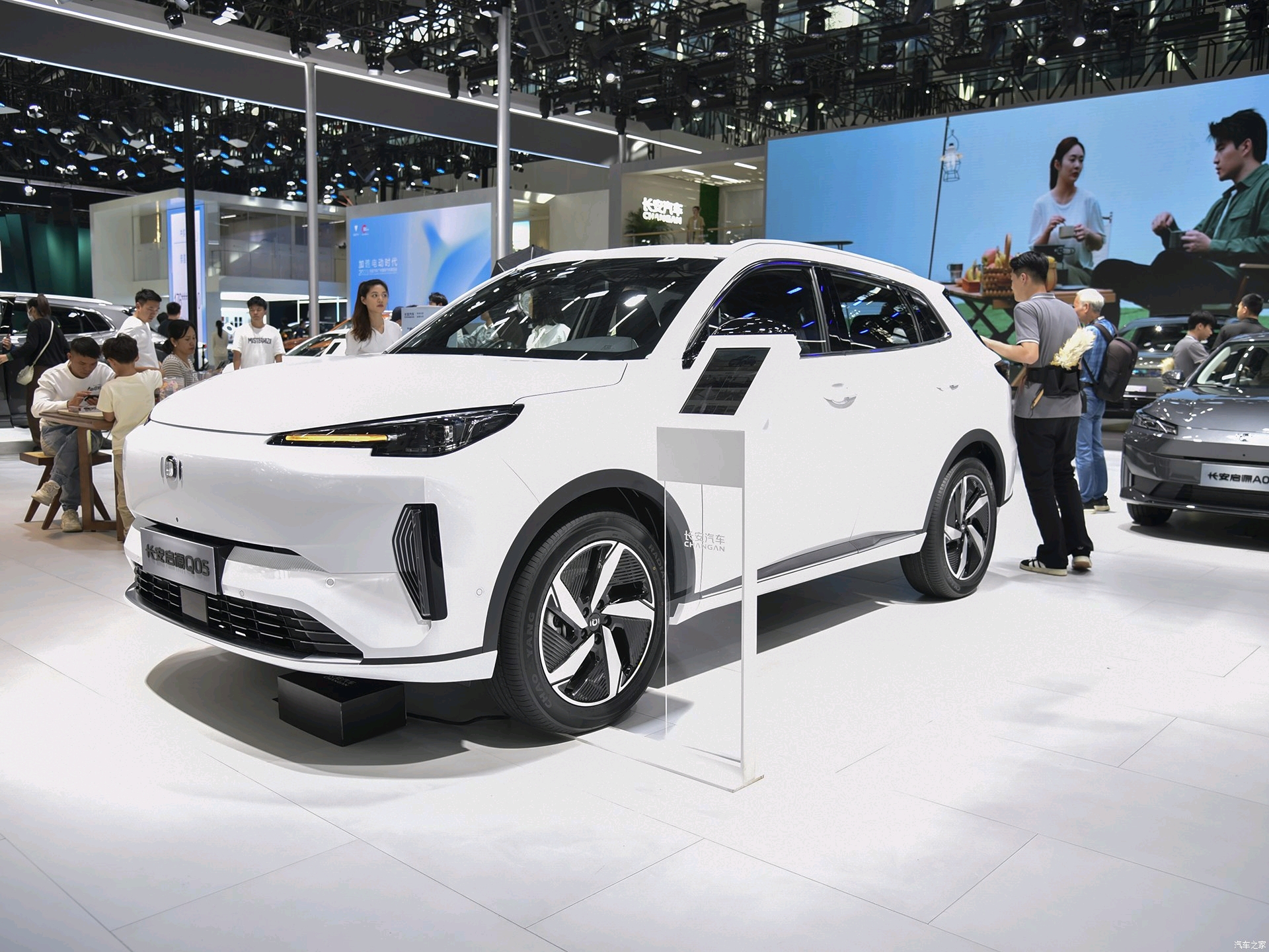 Plug-in Hybrid Electric Car Changan Qiyuan Q05 60 Pro 1.5L Fast Charging Compact Energy Vehicle Length * width * height