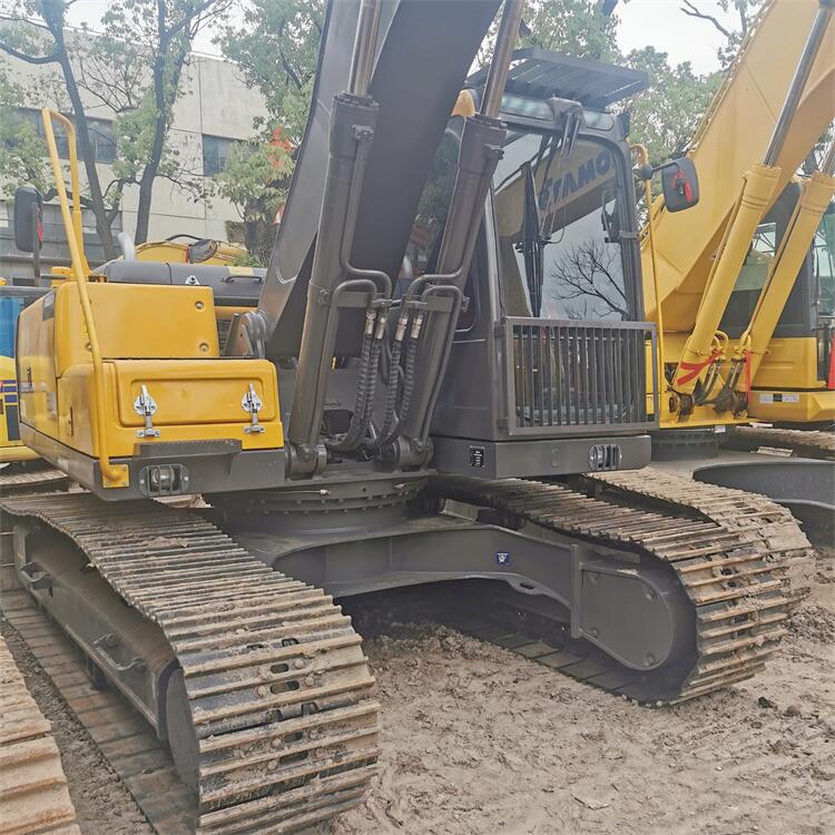Shanghai Construction Site Must-Have Volvo EC200 DL Excavator with 2600 Working Hours