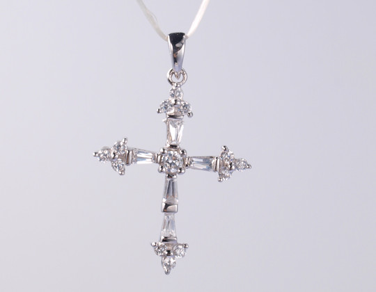 New Cross Collectioon 925 Sterling Silver Religious Pendant With Shimmering Cubic Zirconia Ice Crossd Out Pendant