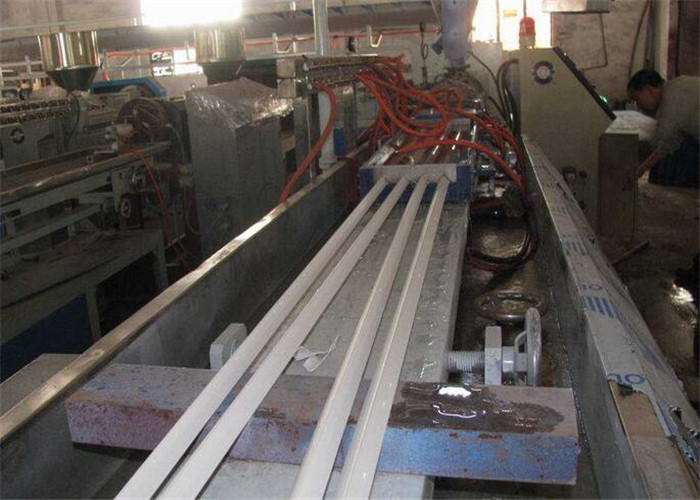 PVC Profile Production Line / Wood Plastic PVC WPC Profile Extrusion Machine