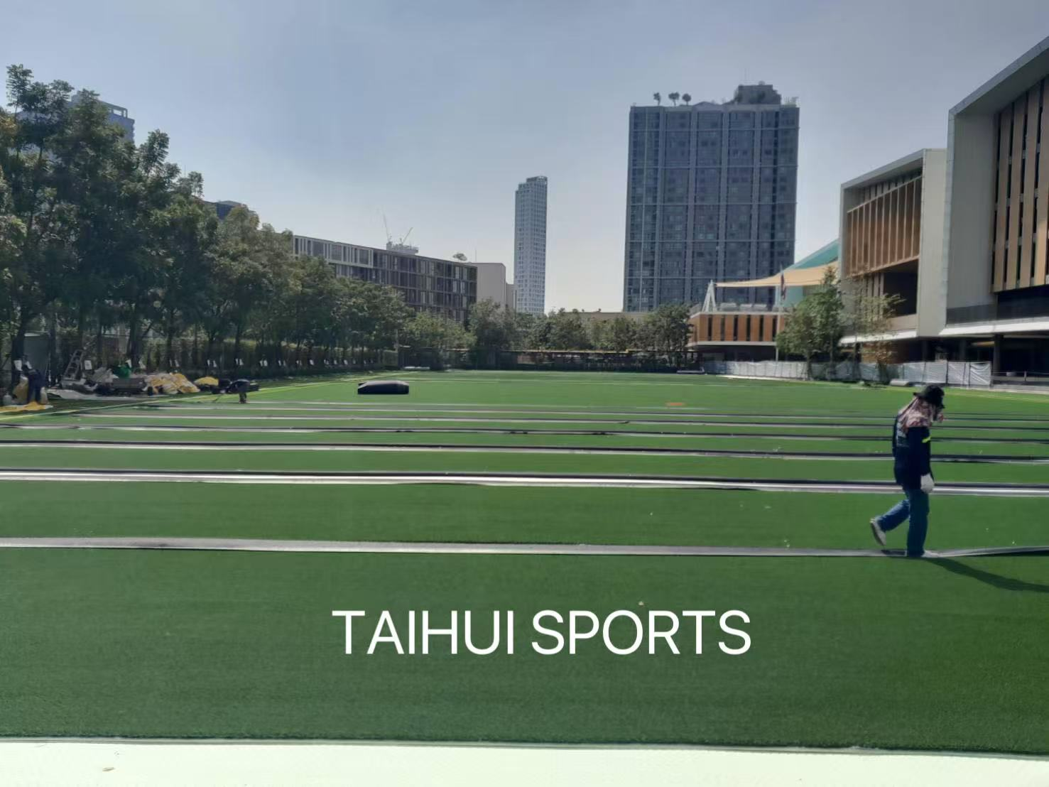 Synthetic Grass 40mm Height School Soccer Lawn Artificial Turf Roll Green Artificial Grass Carpet for Football Field