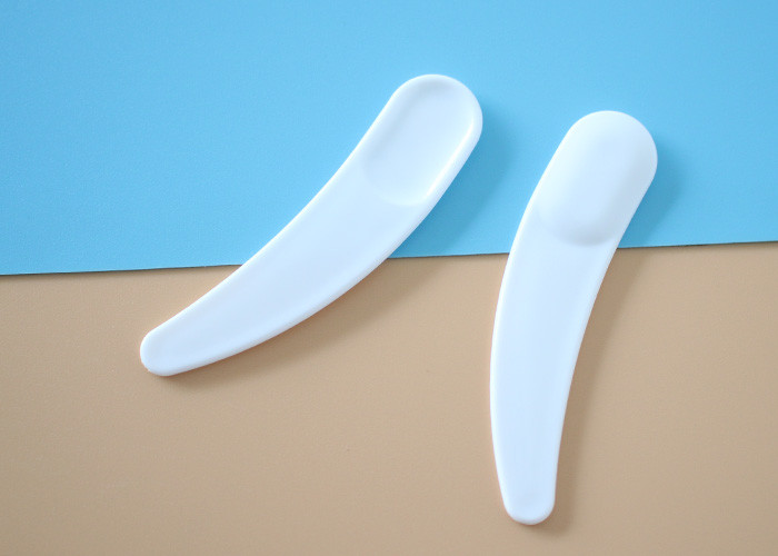 Customized White 53mm Plastic Cosmetic Spatula For Cream Jars